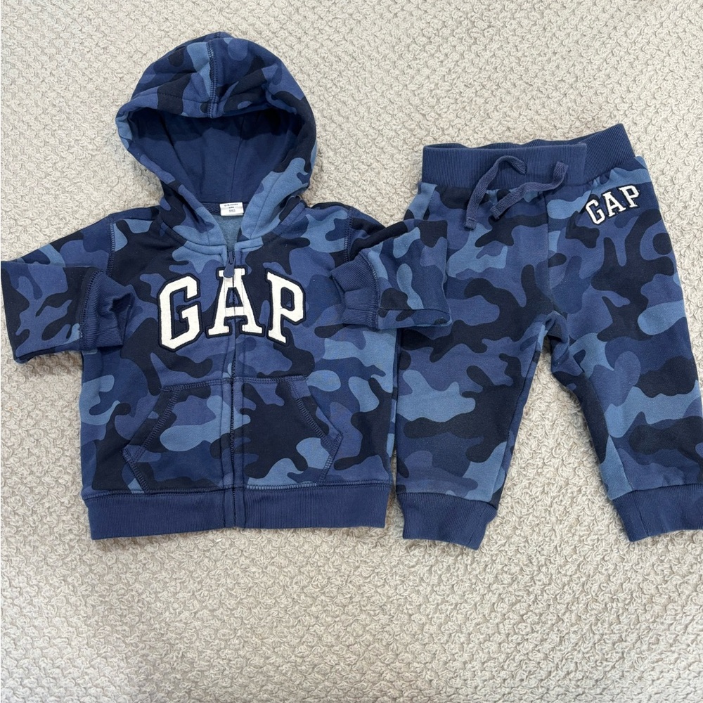 GAP toddler Camo sweatsuit 12-18 months